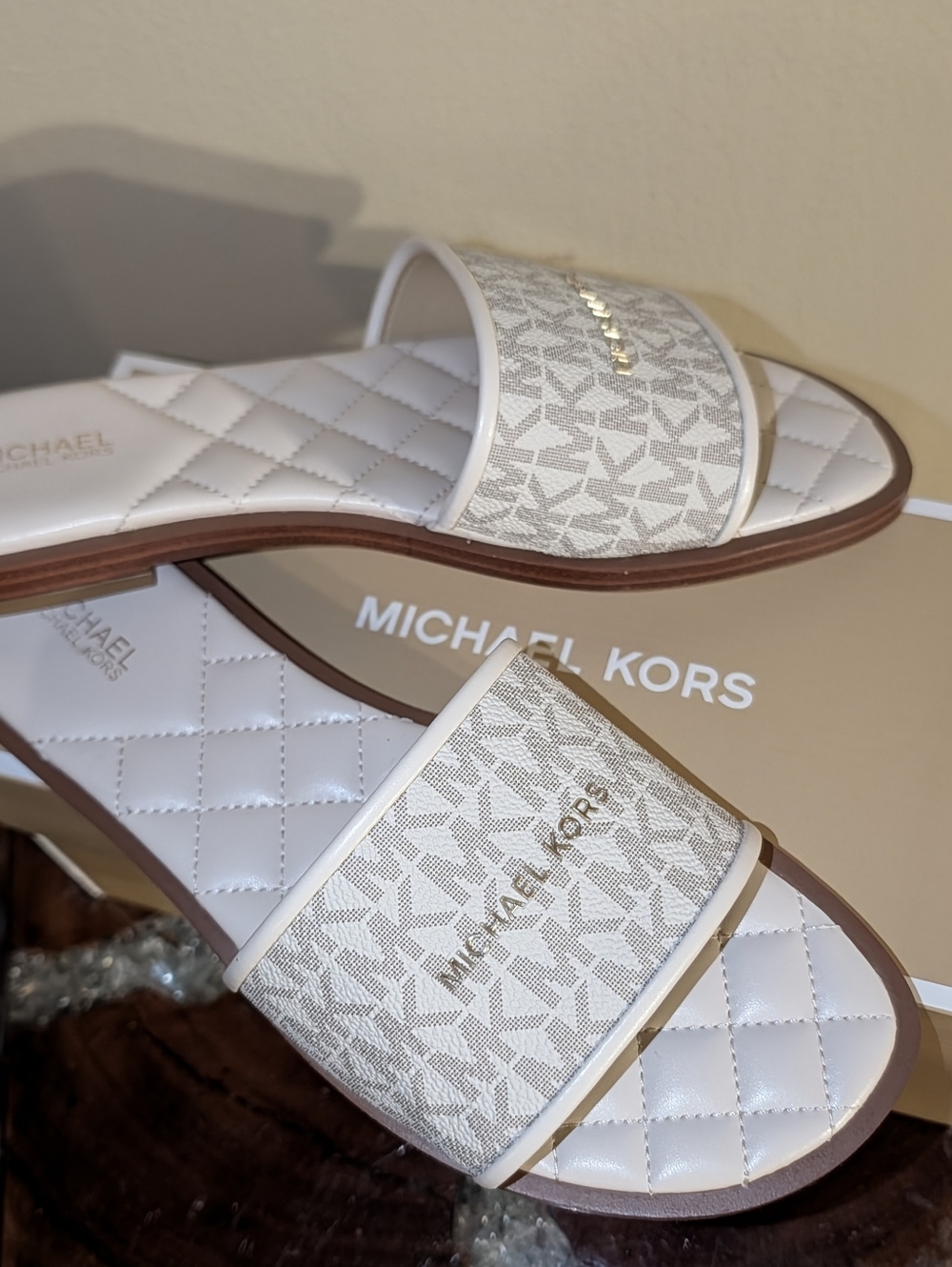 Michael Kors Felicia Flat Slide MK Signature Logo Print in Vanilla - Picture 3 of 13
